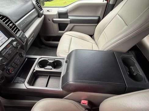 Used 2019 Ford F250 XLT w/ XLT Premium Package AWD/4WD image 10