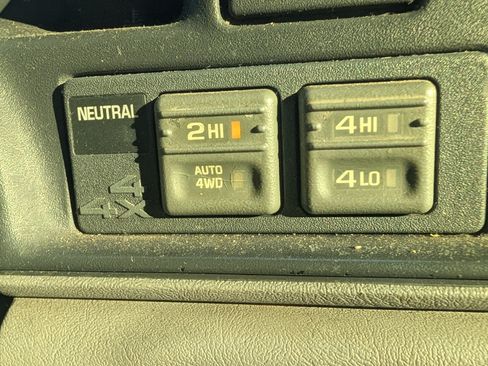 Used 1999 Chevrolet Tahoe 4WD 2-Door w/ Preferred Equipment Group image 19