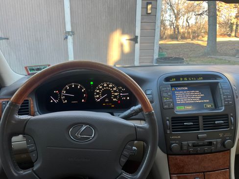 Used 2006 Lexus LS 430 image 9