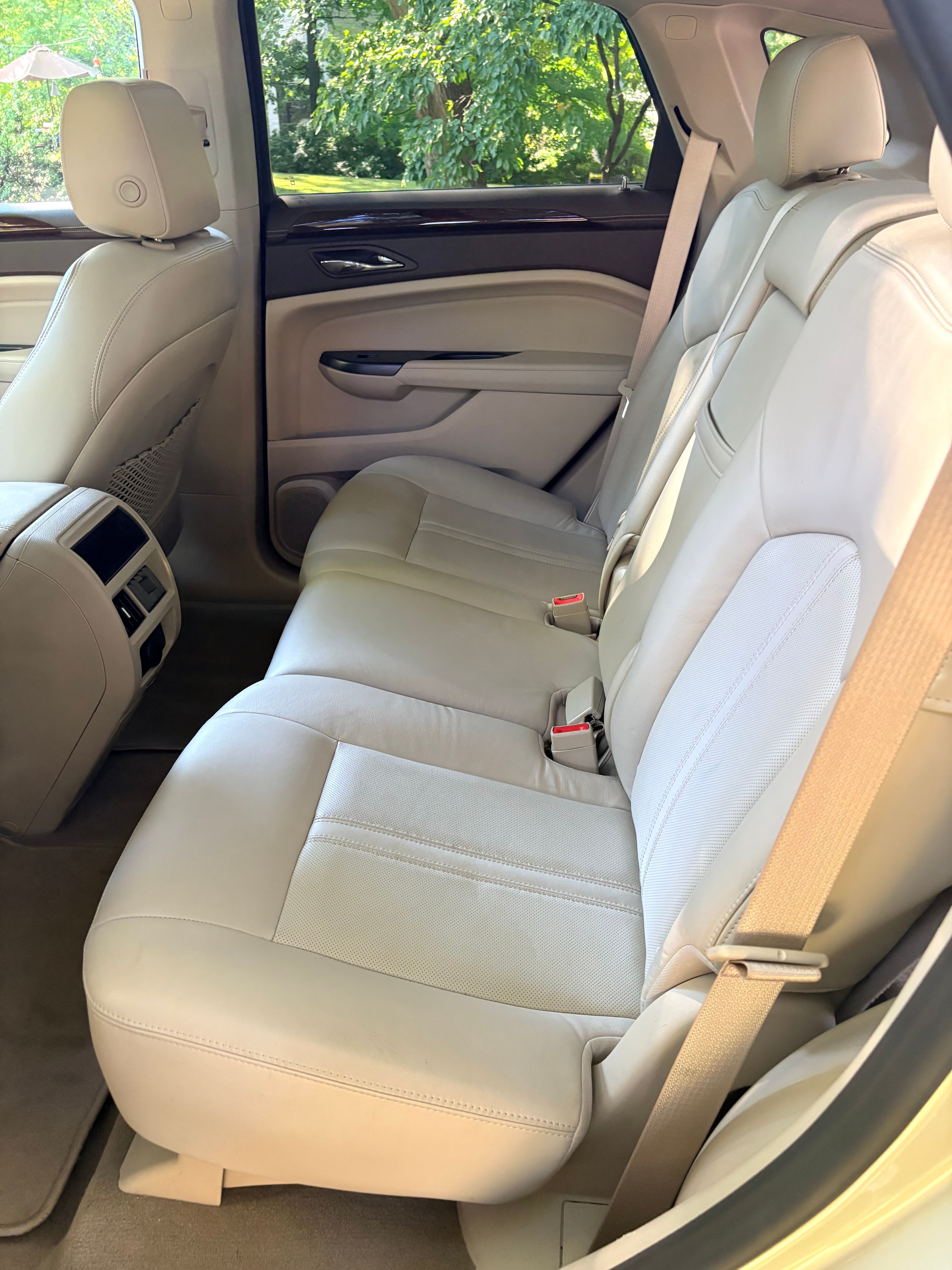 Used 2013 Cadillac SRX Luxury w/ Driver Awareness Package FWD image 19