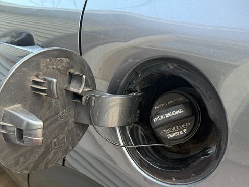 Used 2018 Kia Niro LX image 16