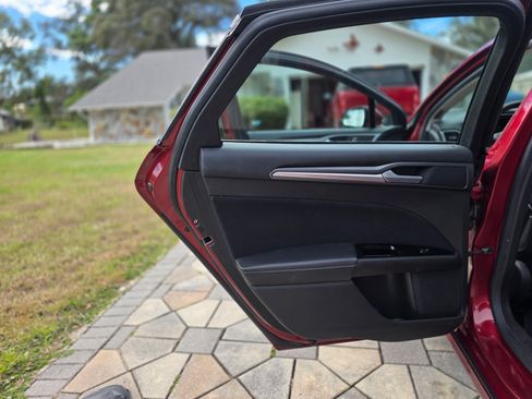 Used 2016 Ford Fusion SE image 14