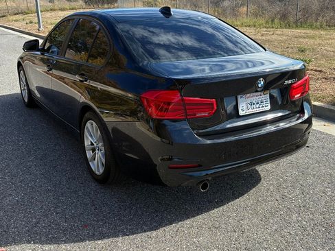 Used 2018 BMW 320i 320i Sedan 4D image 8