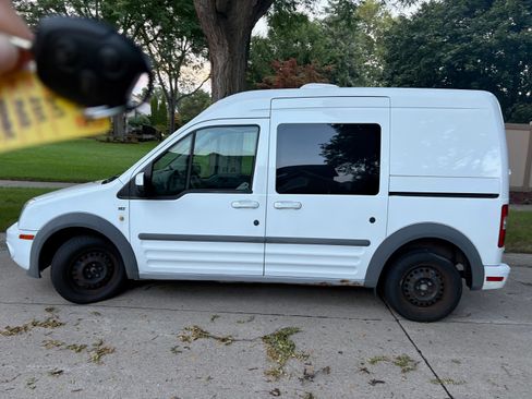 Used 2011 Ford Transit Connect XLT FWD image 1