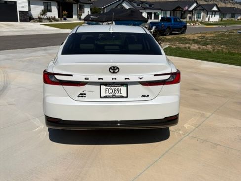Used 2026 Toyota Camry XLE AWD/4WD image 10