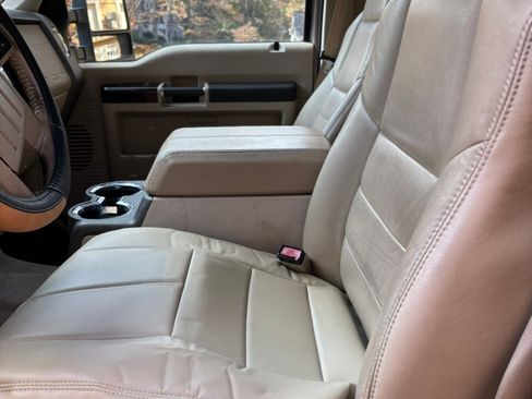 Used 2010 Ford F350 Lariat image 16