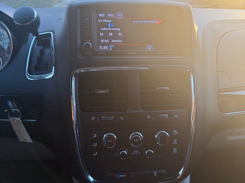 Used 2019 Dodge Grand Caravan SXT image 9