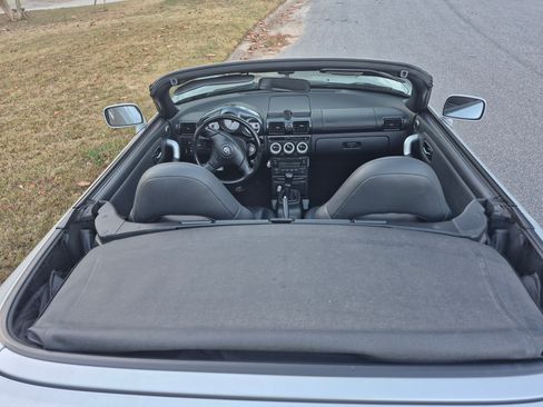 Used 2005 Toyota MR2 image 6