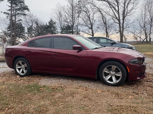 Used 2018 Dodge Charger SXT Plus image 2