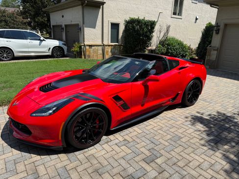 Used 2019 Chevrolet Corvette Grand Sport w/ Z07 Performance Package RWD image 18