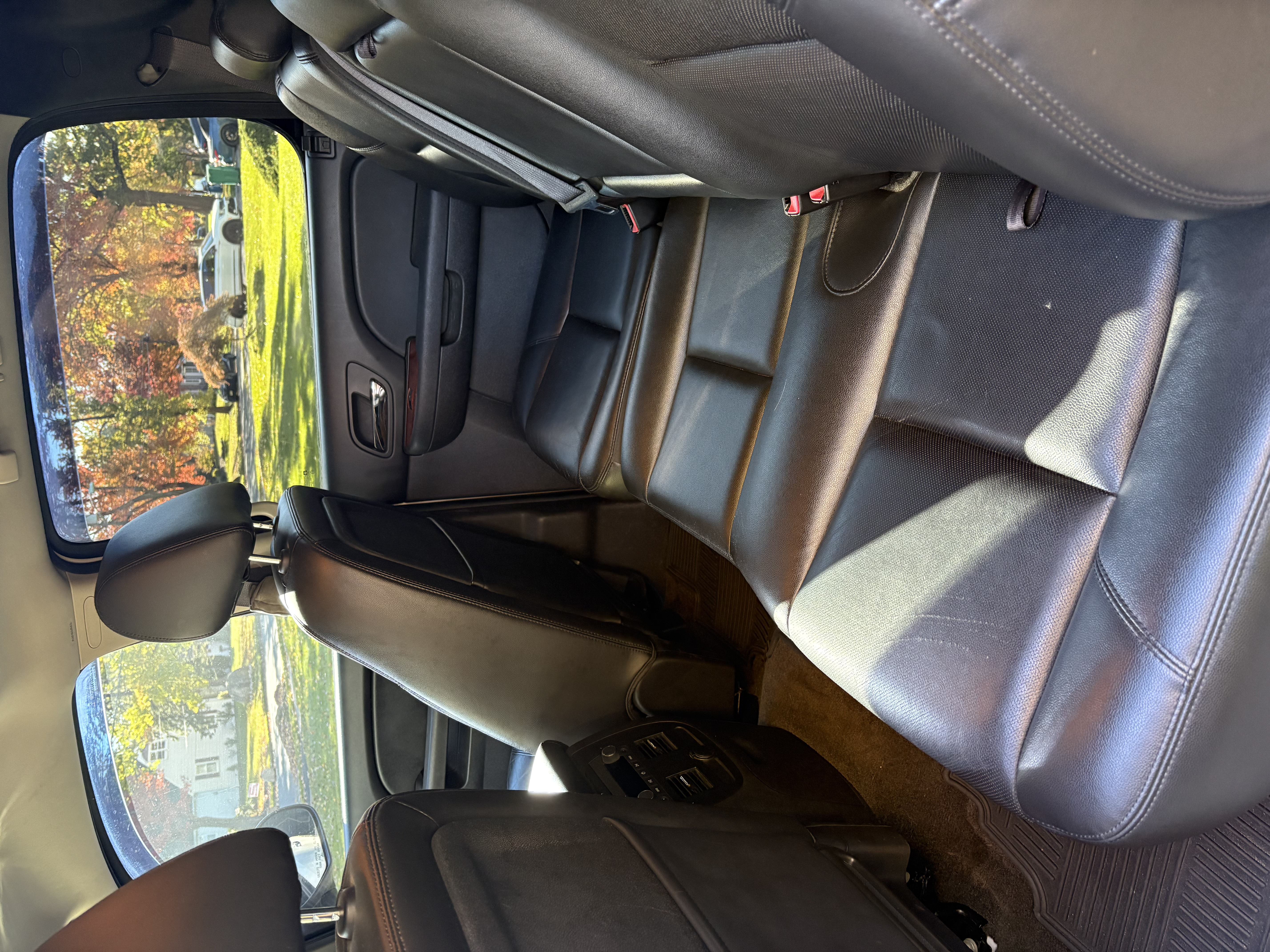 Used 2012 Chevrolet Avalanche LTZ AWD/4WD image 22