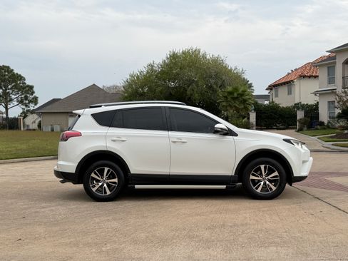 Used 2017 Toyota RAV4 XLE image 14