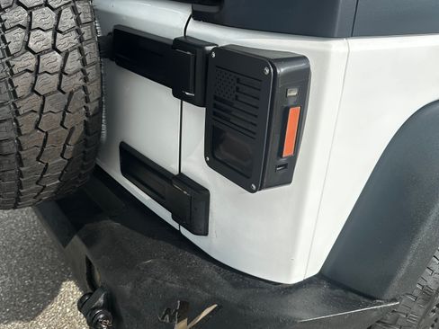 Used 2015 Jeep Wrangler Sport image 19