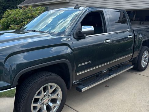 Used 2018 GMC Sierra 1500 SLT w/ SLT Premium Package AWD/4WD image 2