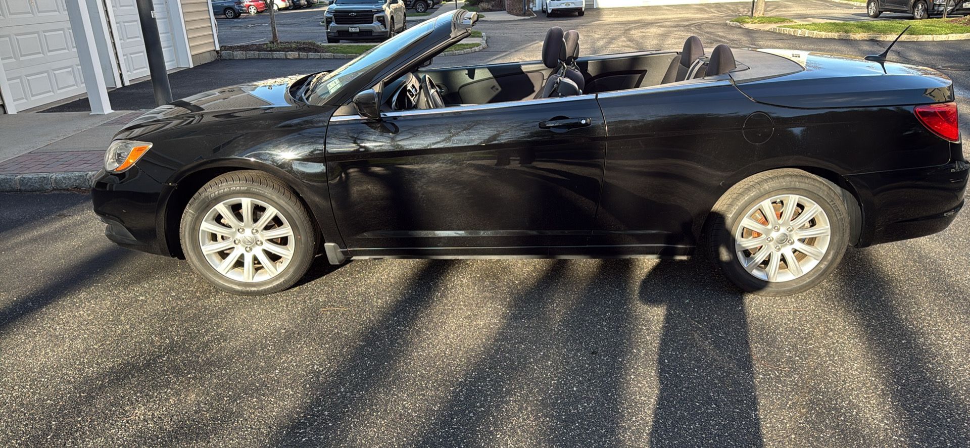 Used 2013 Chrysler 200 Touring FWD image 1