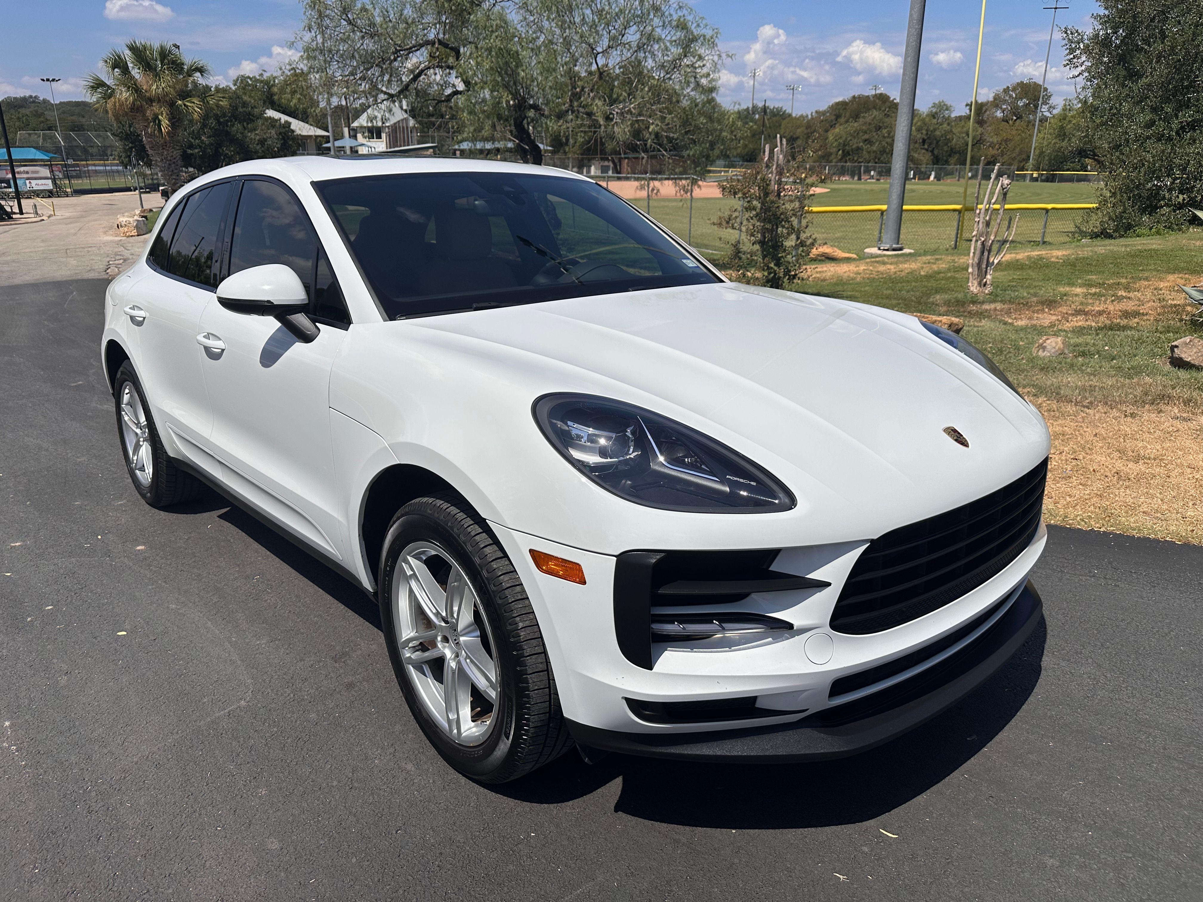Used 2019 Porsche Macan AWD/4WD image 1