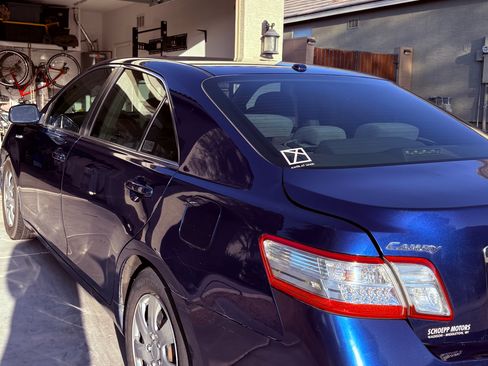 Used 2010 Toyota Camry Hybrid FWD image 4