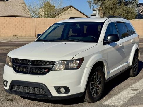 Used 2018 Dodge Journey SXT w/ Blacktop Package image 2