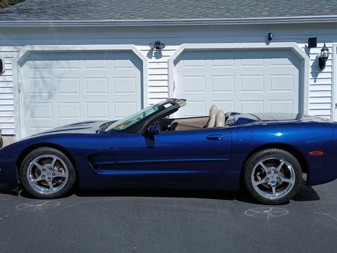 Used 2004 Chevrolet Corvette Convertible w/ Preferred Equipment Group image 2