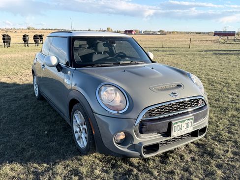 Used 2015 MINI Cooper S image 1