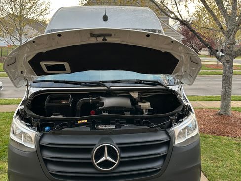 Used 2021 Mercedes-Benz Sprinter 2500 image 18