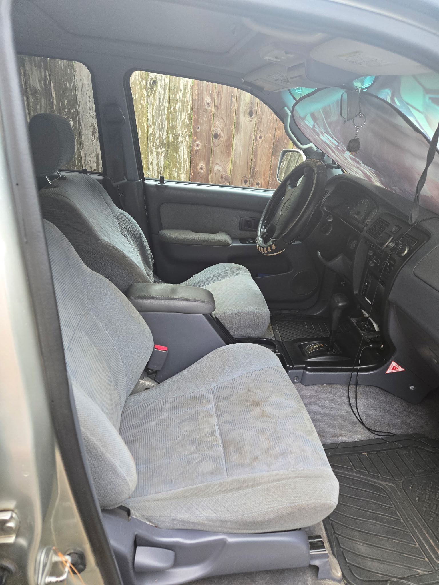 Used 2000 Toyota 4Runner SR5 RWD image 9