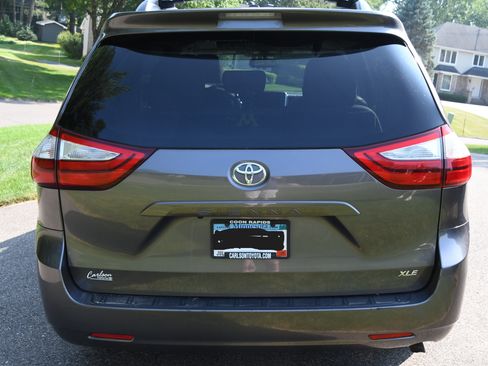 Used 2015 Toyota Sienna XLE FWD image 5