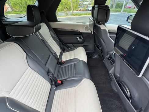 Used 2022 Land Rover Discovery HSE R-Dynamic AWD/4WD image 25