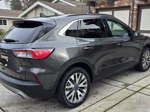 Used 2020 Ford Escape Titanium w/ Titanium Premium Package 2.0 image 6