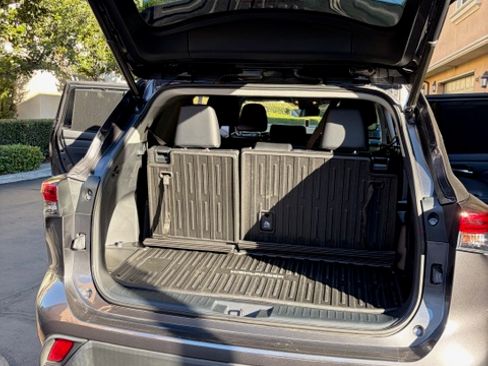 Used 2022 Toyota Highlander XLE image 12