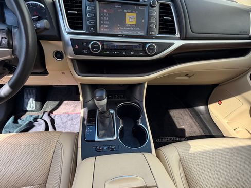 Used 2015 Toyota Highlander Limited image 16