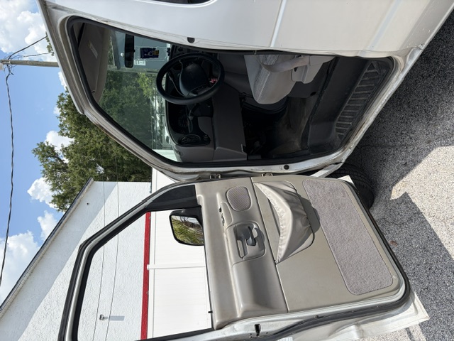 Used 1999 Ford E-350 and Econoline 350 Club Wagon RWD image 12