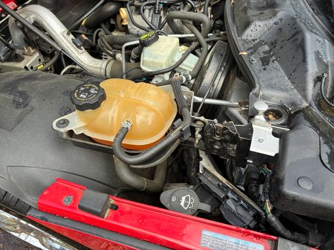 Used 2008 Saturn Sky Red Line RWD image 17