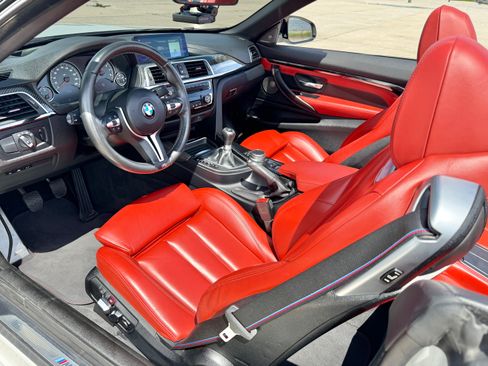 Used 2020 BMW M4 Convertible w/ Competition Package RWD image 25