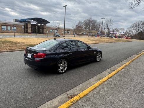 Used 2011 BMW 550i xDrive Sedan image 2