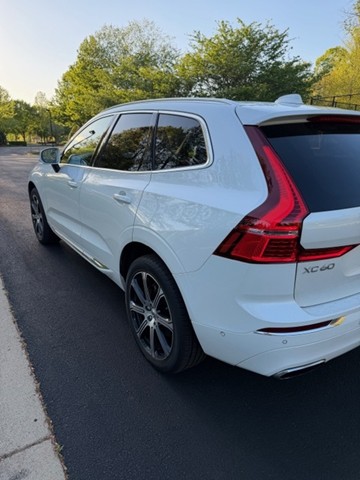 Used 2021 Volvo XC60 T5 Inscription w/ Advanced Package AWD/4WD image 2