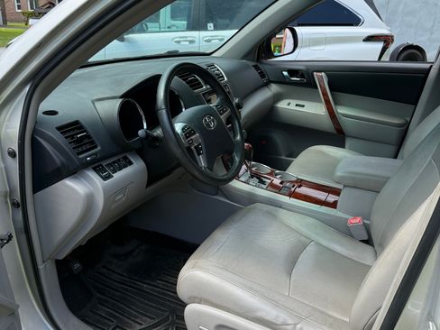 Used 2013 Toyota Highlander Limited image 6