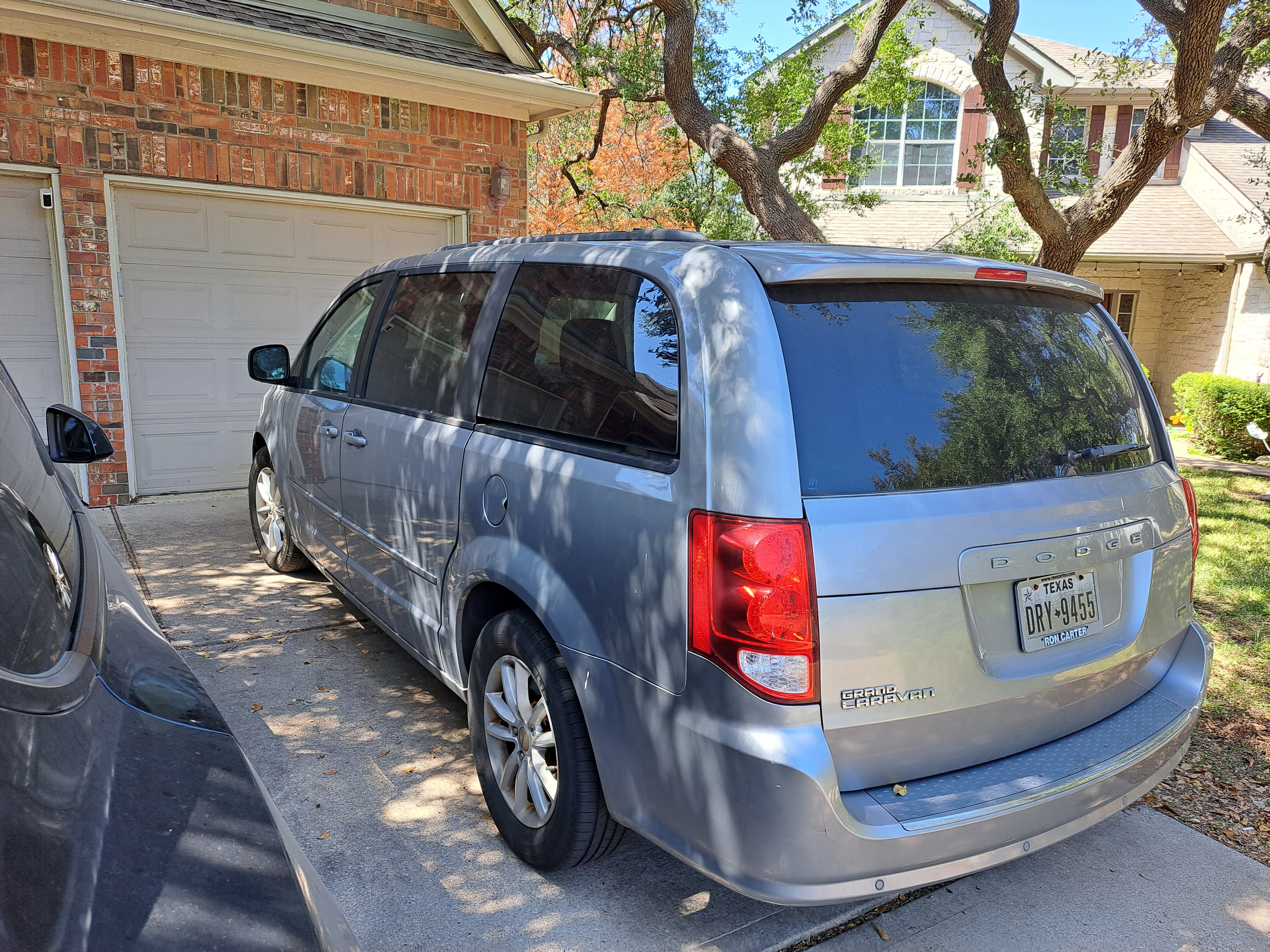 Used 2013 Dodge Grand Caravan SXT w/ Rear Park Assist Pkg FWD image 9