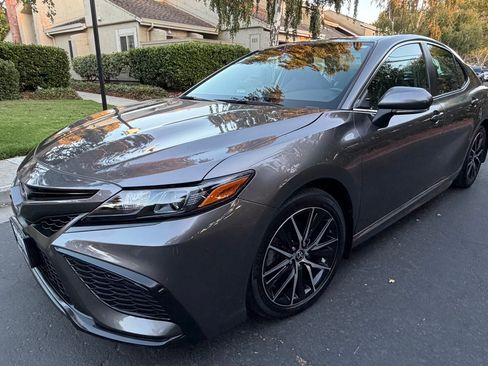 Used 2023 Toyota Camry SE w/ Audio Upgrade Package FWD image 1