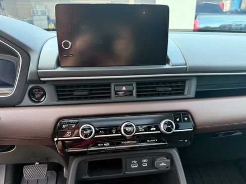 Used 2024 Honda Pilot Elite image 17