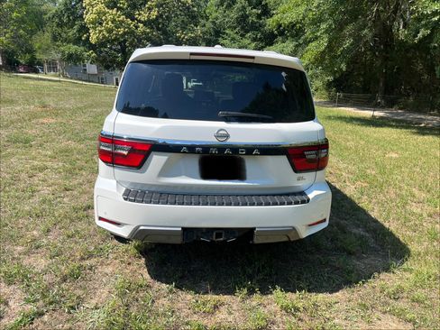 Used 2021 Nissan Armada SL w/ Captain's Chairs Package AWD/4WD image 11