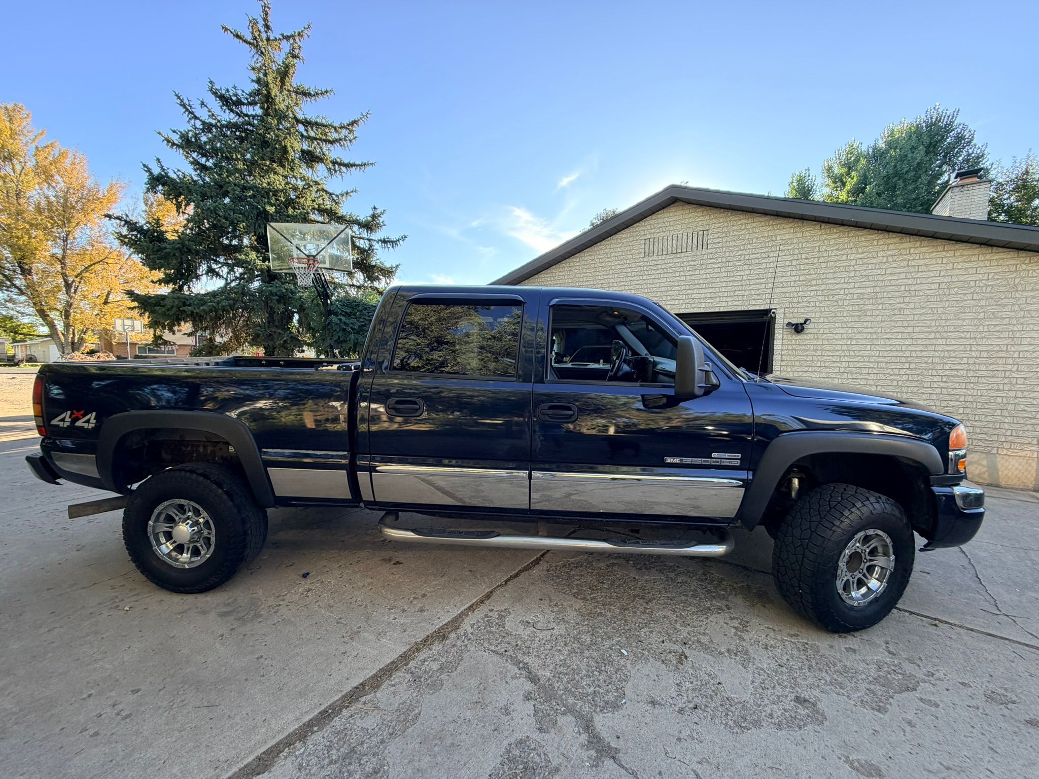 Used 2007 GMC Sierra 2500 SLT AWD/4WD image 1