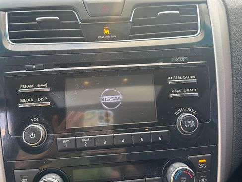 Used 2015 Nissan Altima 2.5 SL w/ Moonroof Package image 10