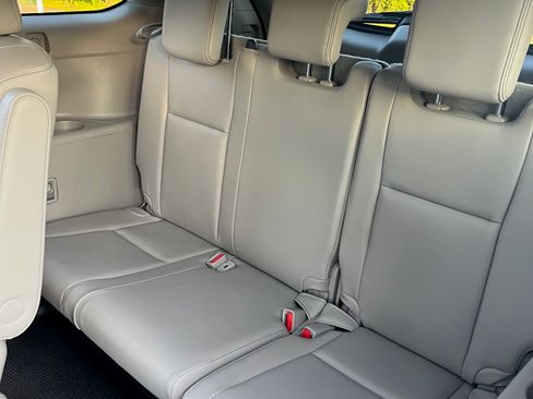 Used 2014 Toyota Highlander Limited image 11