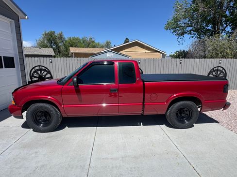 Used 2001 GMC Sonoma SLS w/ Super Spec Pkg 2 RWD image 1