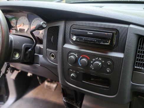 Used 2005 Dodge Ram 1500 Truck SLT image 10