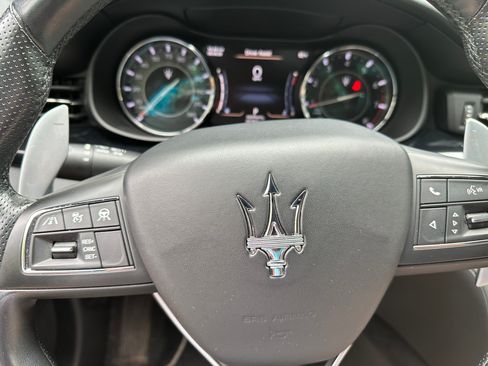 Used 2022 Maserati Quattroporte Modena Q4 AWD/4WD image 16