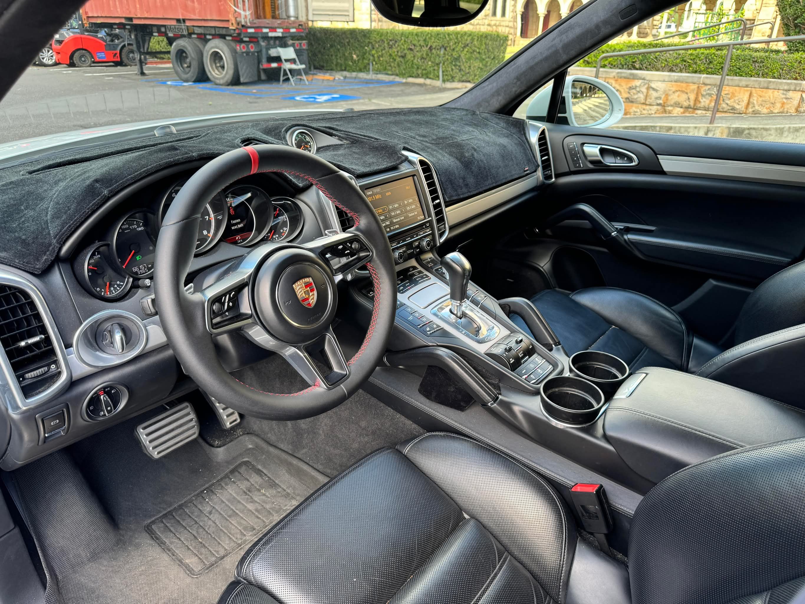 Used 2015 Porsche Cayenne Turbo AWD/4WD image 6