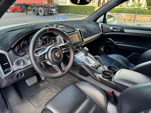 Used 2015 Porsche Cayenne Turbo AWD/4WD image 6