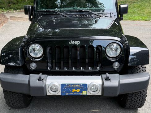 Used 2015 Jeep Wrangler Unlimited Sahara w/ Connectivity Group AWD/4WD image 4
